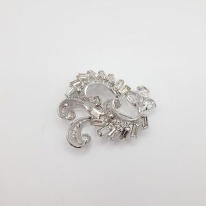 Elegant Silver Crystal Vintage Floral Brooch